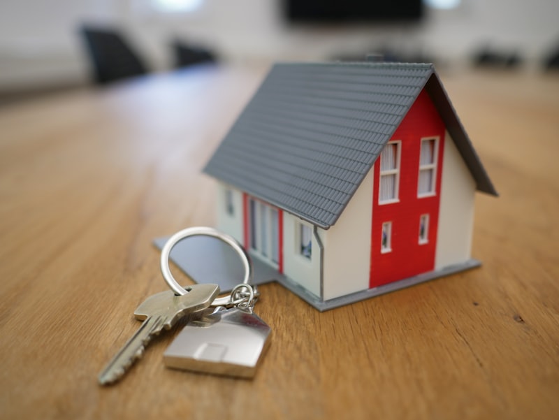 Fixed-Rate vs Adjustable Mortgage: What Borrowers Should Know Before Choosing